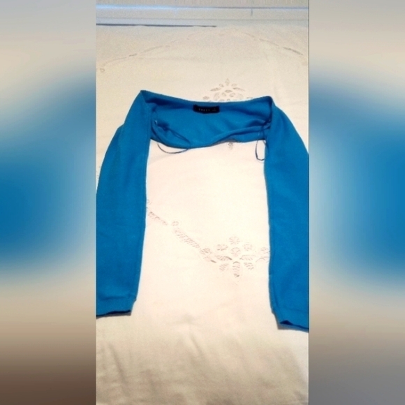 Lioness Crop Sweater - Picture 1 of 4